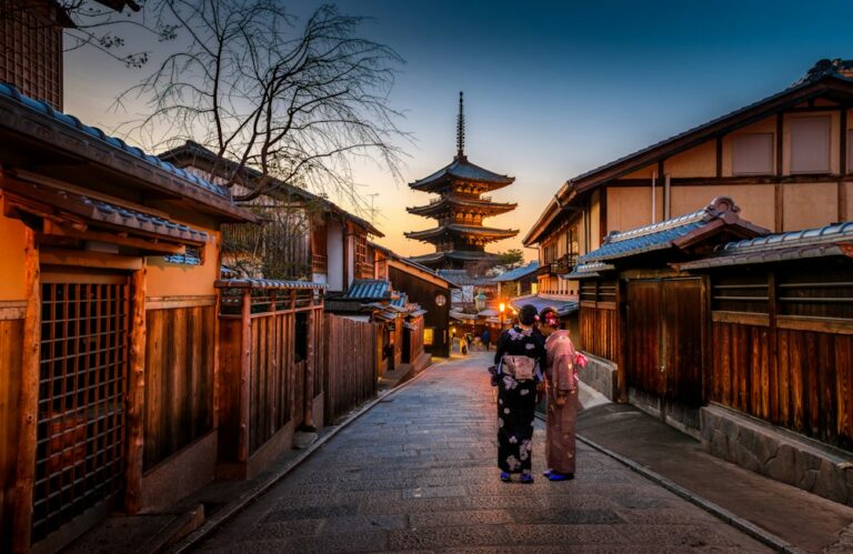 Kyoto Tea Houses: Simple Wood Rooms, Warm Bowls, and Quiet Hospitality