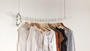 Quiet Tailoring: How Simple Neutral Clothes Make Daily Dressing Easy