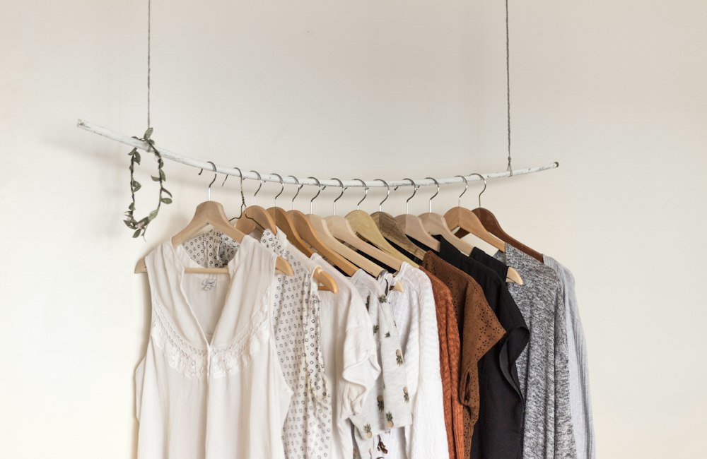 Dressing in One Color: Easy Outfits from Cream to Warm Brown